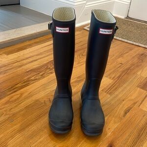 Women’s Size 7 Hunter rain boots, tall, navy